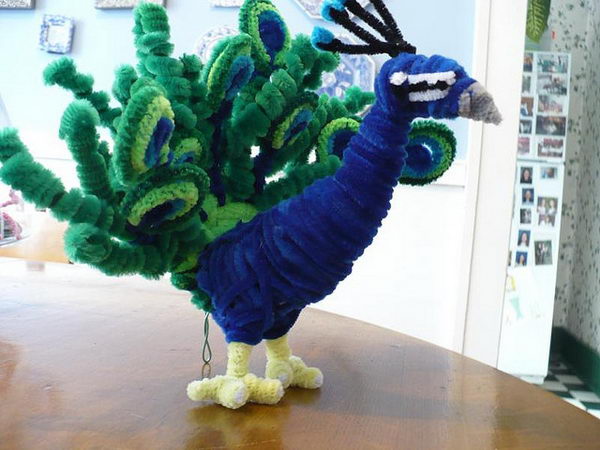 25 pipe cleaner peacock 