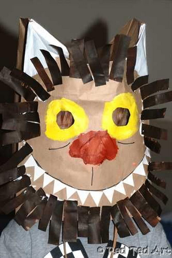 Paperbag Mask. DIY Halloween Mask Crafts for Kids, which are embellished in rich colors and fine design. They are perfect props for Halloween pretend play which fosters imagination and creativity in children. 