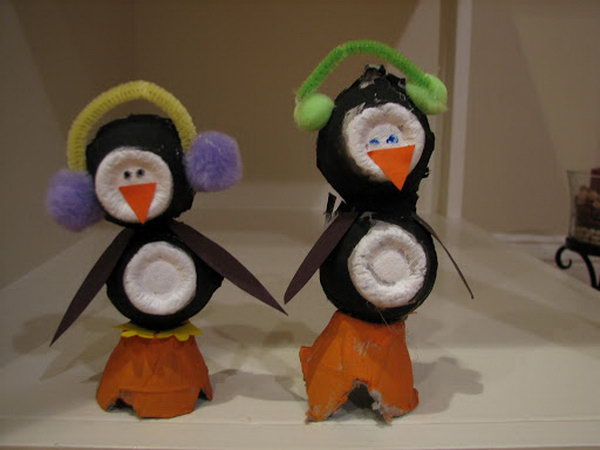 Create penguin crafts for your kids with egg cartoons and pom poms. 