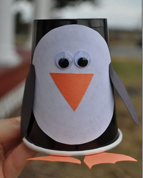 Make a penguin craft out of a paper cup. 