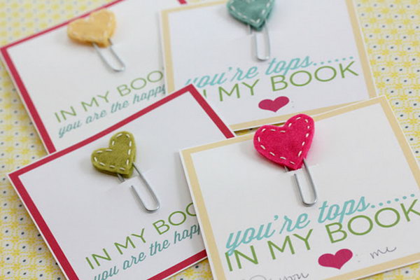 Stitched Heart Bookmarks. A perfect Valentine's Day gift to give to all the book lovers. 