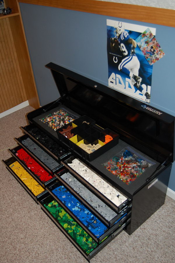 This tool box storage with stacked drawers keep LEGO collection sorted by color. It's perfect in form and function. 