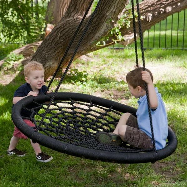 DIY Tire Swing. Interesting things to do out there in your backyard. So simple and cheap to make, and you could play them with your kids or family anytime. 