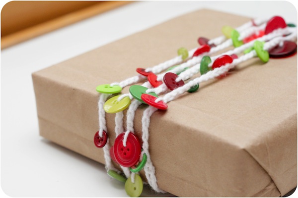 Button Garland. A cute idea to dress up plain wrapping paper and used as ribbons on presents. 