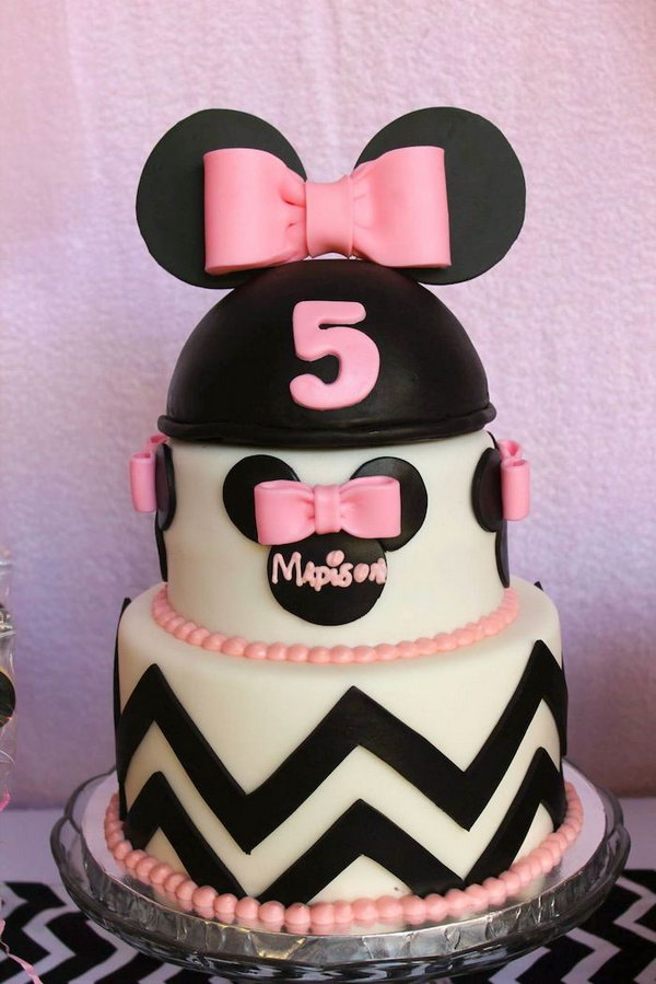 Wow, such a gorgeous Mickey mouse shaped cake, this multi layer cake combines cute Mickey mouse head as well as bows. Well, the kids just can’t wait to bite a bit of it. 
