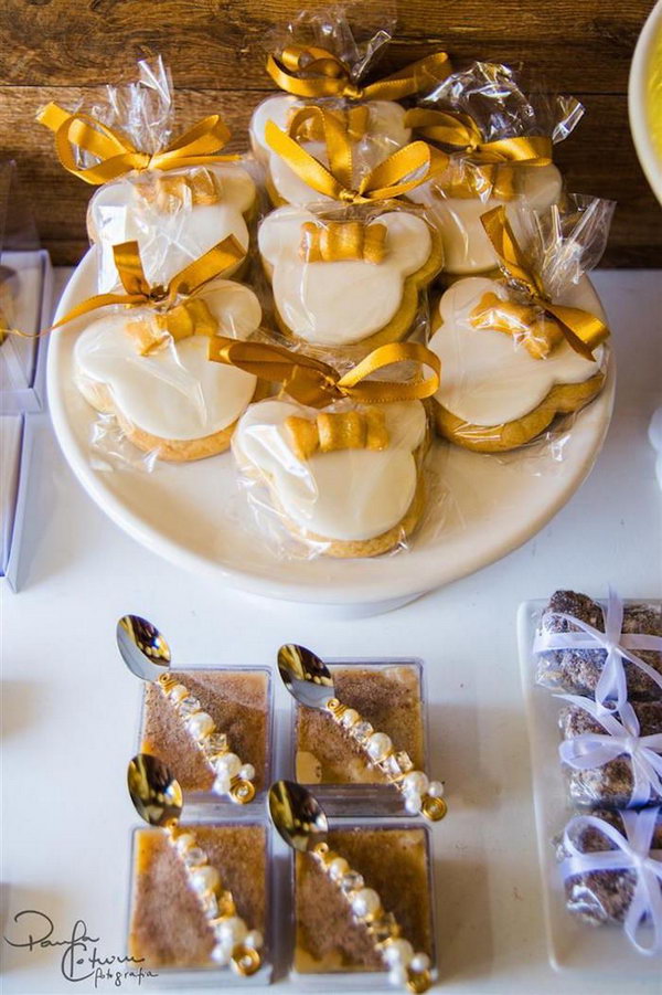Wow, this party is spectacular! I’m crazy about the gold and black color palette. What makes this party especially different and fun is the amazing desserts and sweets. Look, they are Mickey and Minnie Mouse shaped. Your kids just can’t wait to eat them. 