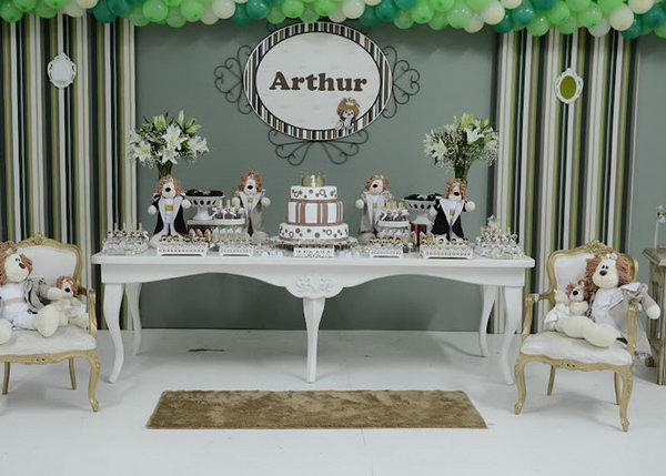 This is a very elegant, modern and clean party rich in details. Lion is the king of the jungle and Arthur is definitely his parents prince. What a lovely party! 