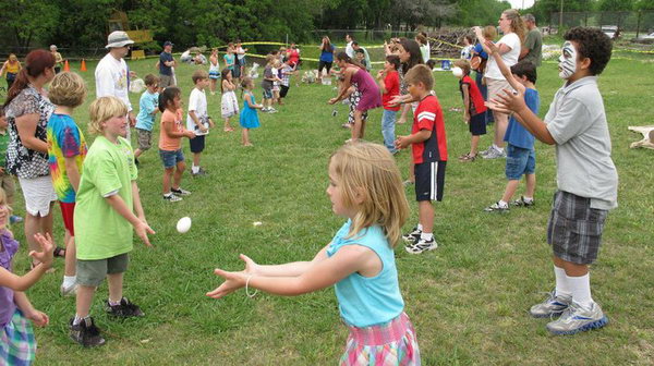 Easter Egg Toss Activity. Divide all the players into groups, with 2 players in each group standing 5 feet apart. Toss the raw egg from one player to another. Continue the game without breaking the eggs. Each player should take one step backward after the successful catching. You win if you are the only team left. 