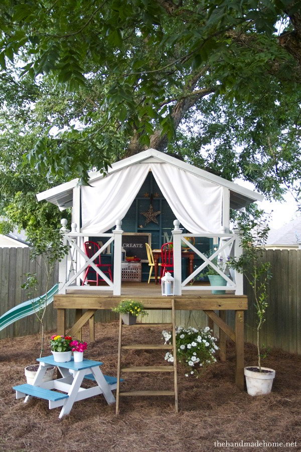 Pallet Handmade Hideaway for Kids. 