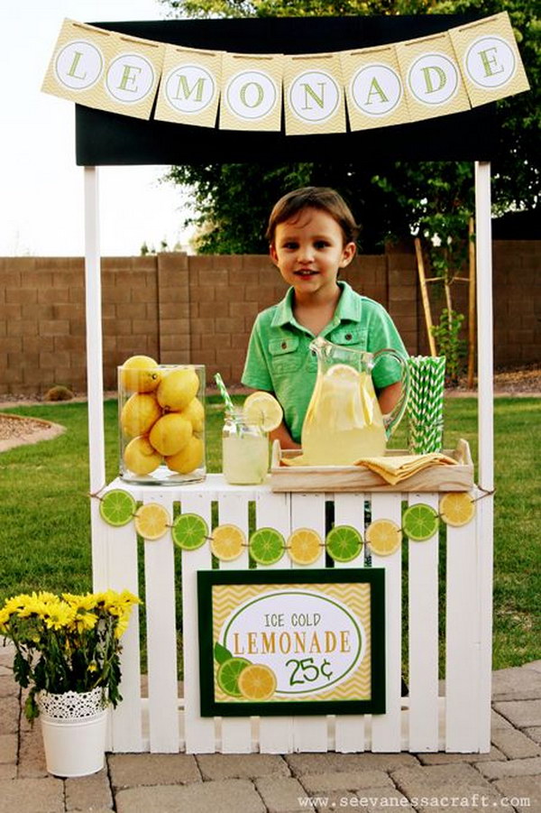 DIY Lemonade Stand . 