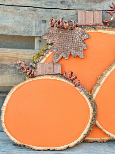 Painted Wood Slice Pumpkins. 