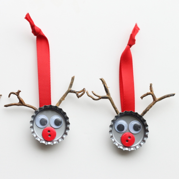 Bottle Cap Reindeer Kids Craft. 