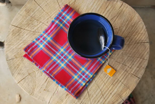 DIY Flannel Napkins. See how to make it 