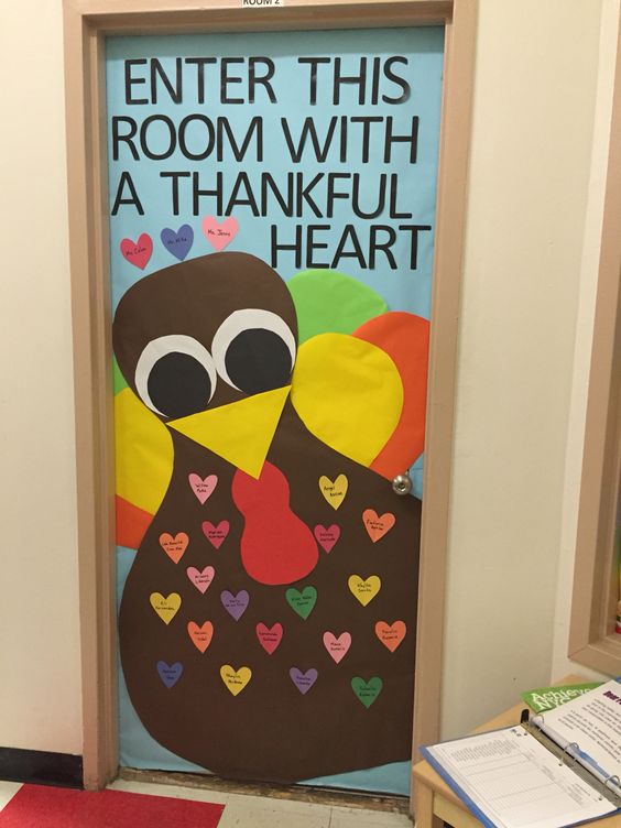 Thanksgiving Door Decoration. 