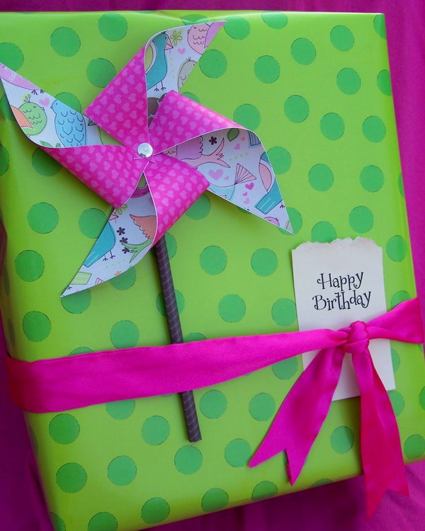 DIY Pinwheel Gift Wrap. 