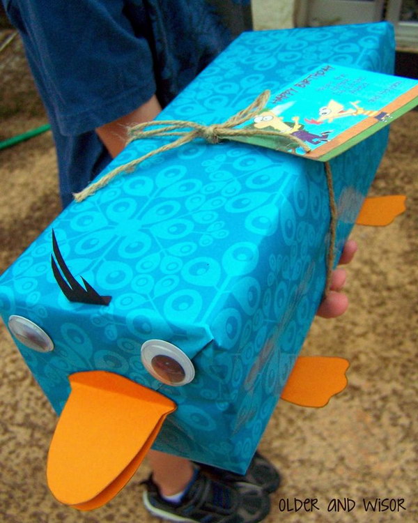 Perry the Platypus Gift Wrapping . 