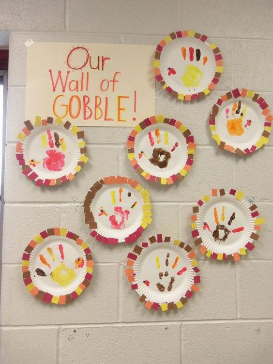 Paper Plates Wall Art for Thanksgiving. 