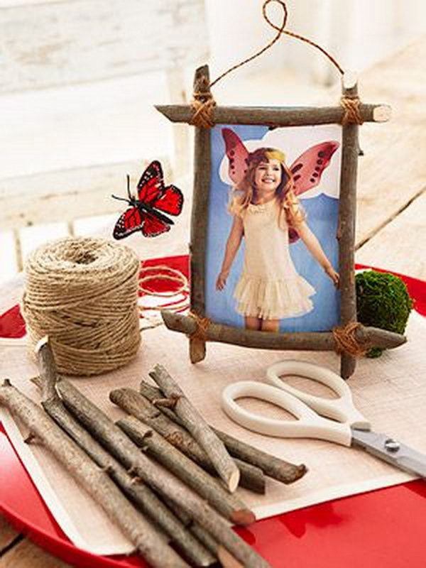 DIY Twig Photo Frame. Help kids make a rustic frame for their party photo. 