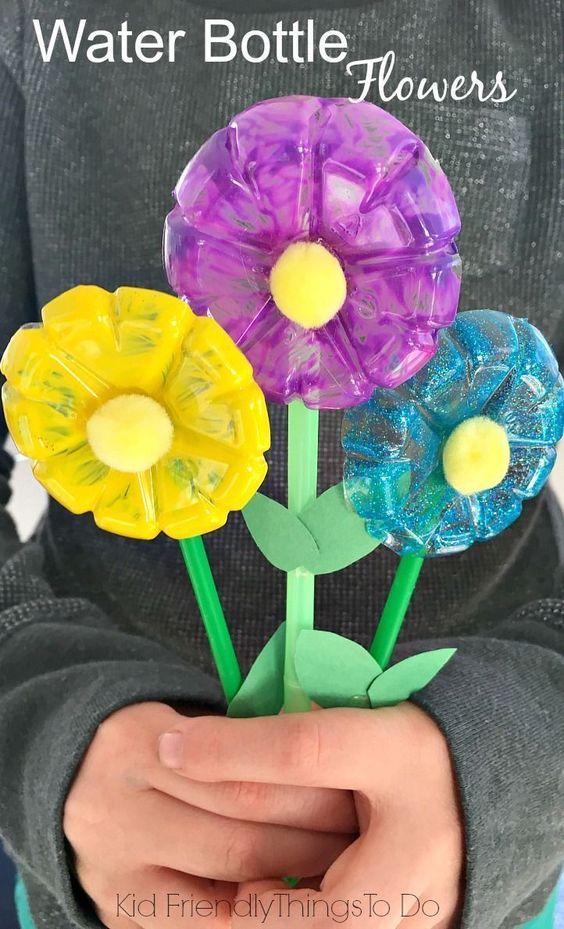 Water Bottle Flowers Craft for Kids. 